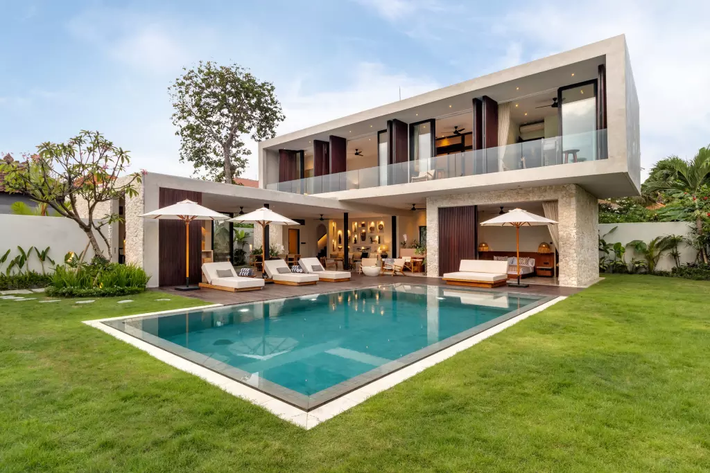 CONTEMPORARY 4 BEDROOM VILLA FOR SALE LEASEHOLD IN PERERENAN BE-699 